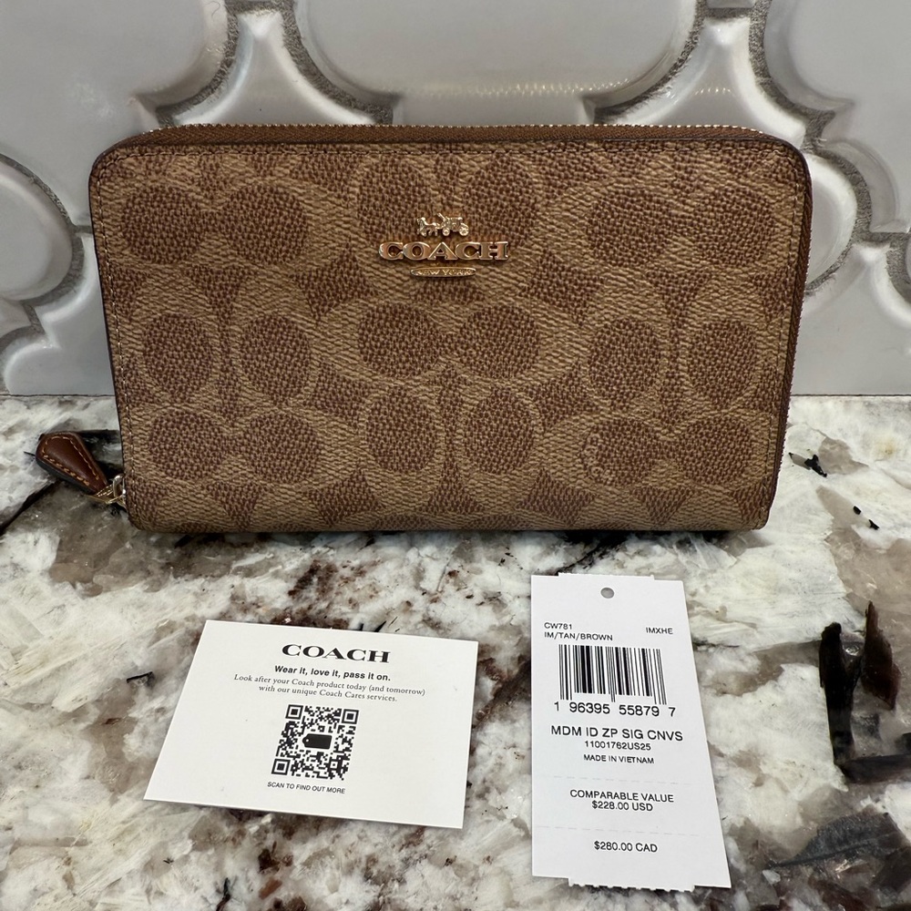 Coach medium zip wallet